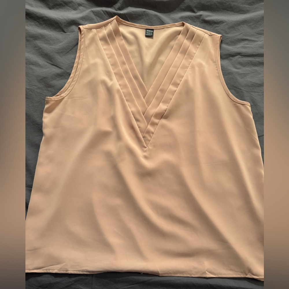 SHEIN Light Pink V-Neck Pleated Sleeveless Tank